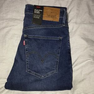Women’s Levi jeans